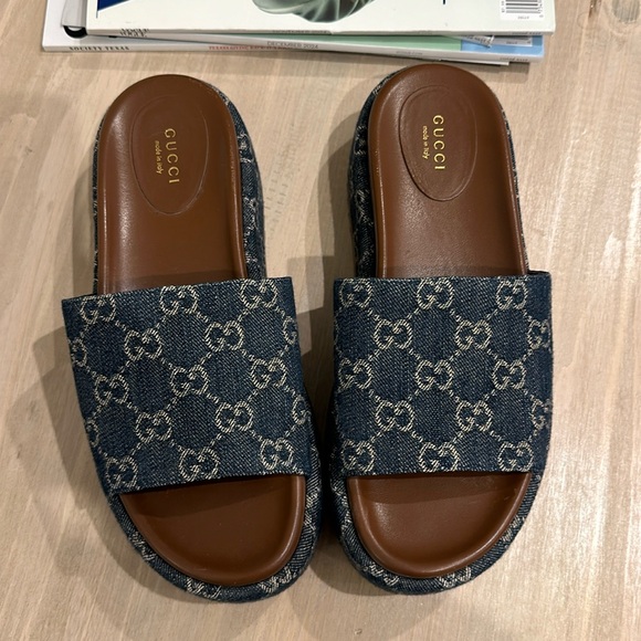 Gucci Sandals - Picture 1 of 4
